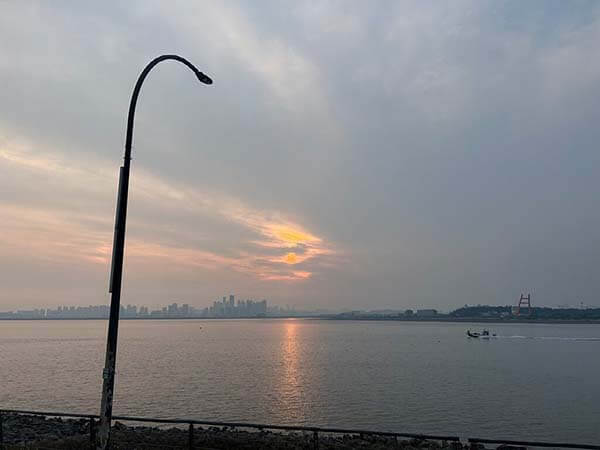 이름이 거룩히 여김을 받으시오며